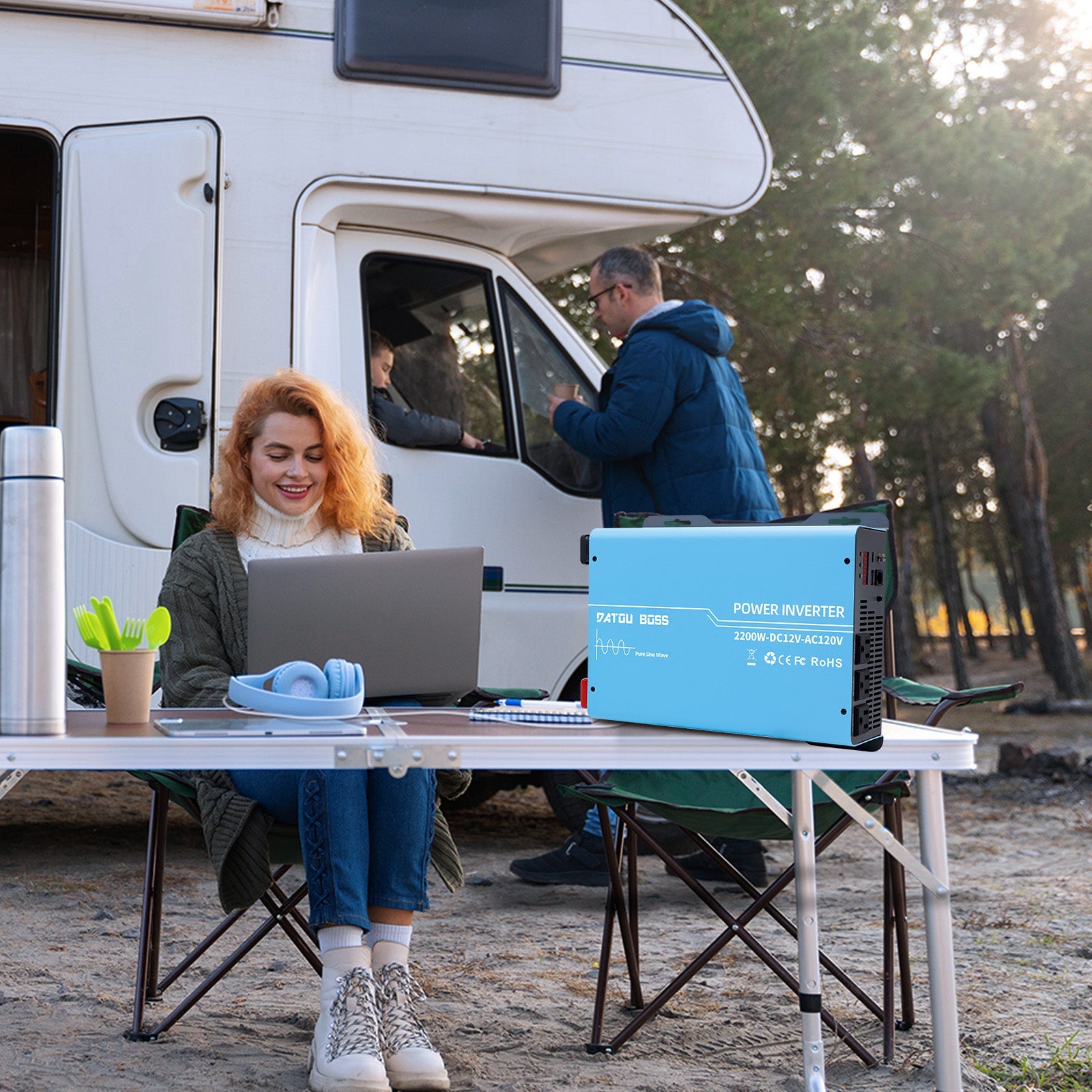 DATOUBOSS miniature inverter, 12V to 120V,  2200W, supports off-grid, grid-connected, and hybrid modes, 50Hz/60Hz, AC 100V-120V adjustable output voltage, MPPT controller, photovoltaic charging current up to 120A, suitable for solar power generation.