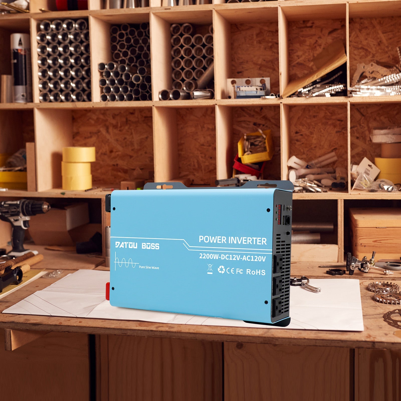 DATOUBOSS miniature inverter, 12V to 120V,  2200W, supports off-grid, grid-connected, and hybrid modes, 50Hz/60Hz, AC 100V-120V adjustable output voltage, MPPT controller, photovoltaic charging current up to 120A, suitable for solar power generation.